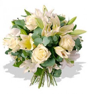 buchet-trandafiri-albi-si-crini-orientali-floral-studio-iasi