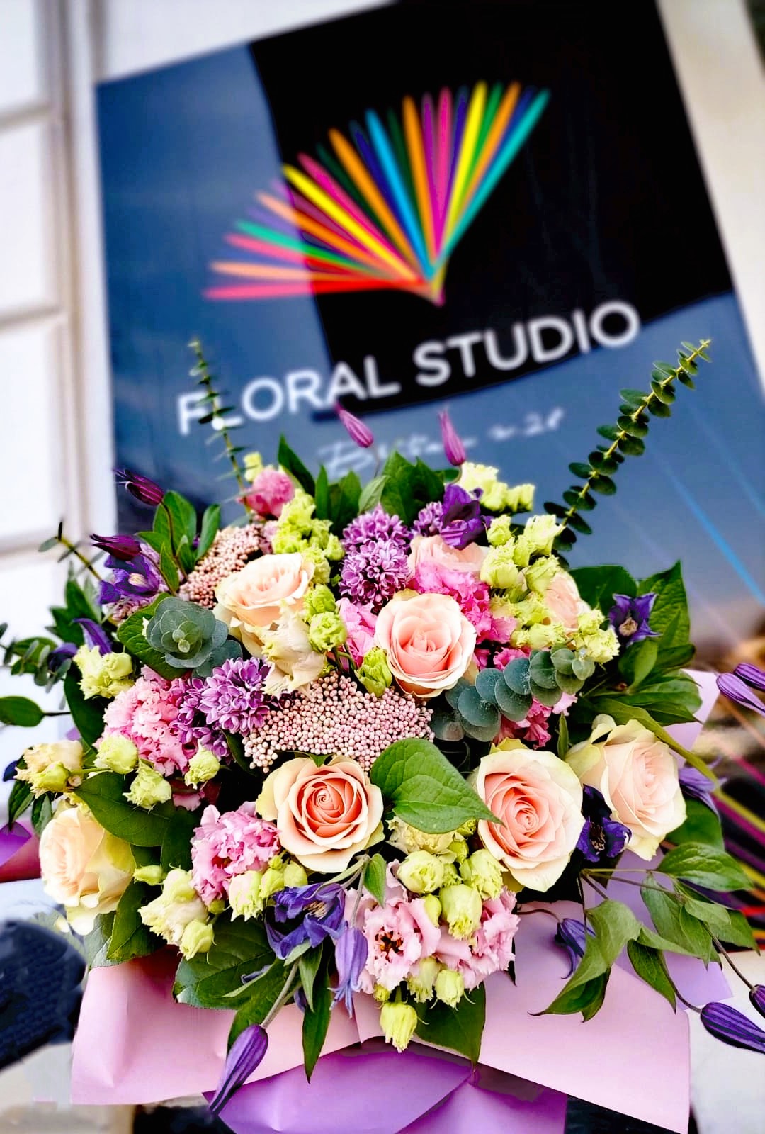 Floral Studio Iași - Interior florărie cu buchete proaspete