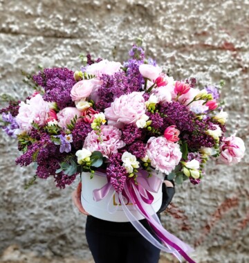 aranjament-liliac-si-trandafiri