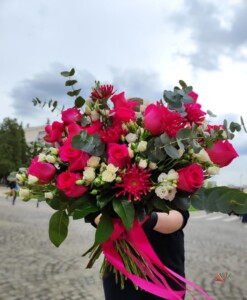 buchet-trandafiri-si-miniroze
