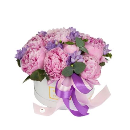 aranjament-bujori-roz-si-frezii-mov-floral-studio-iasi