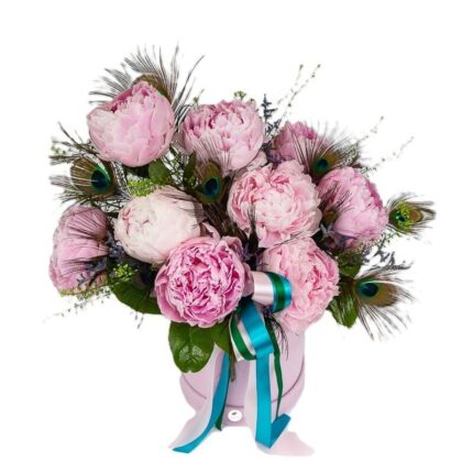 aranjament-bujori-roz-si-pene-de-paun-floral-studio-iasi