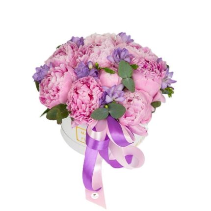 aranjamente-bujori-roz-si-frezii-mov-floral-studio-iasi