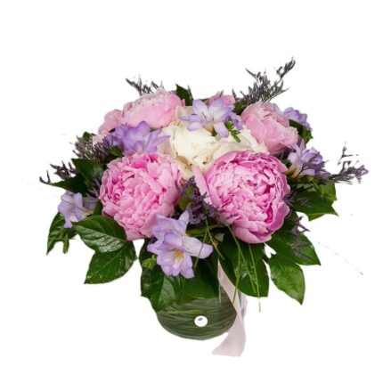buchet-bujori-roz-hortensie-alba-frezii-mov-floral-studio-iasi
