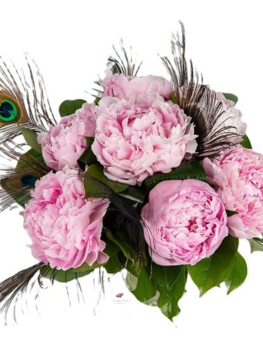 buchet-bujori-roz-si-pene-de-paun-floral-studio-iasi