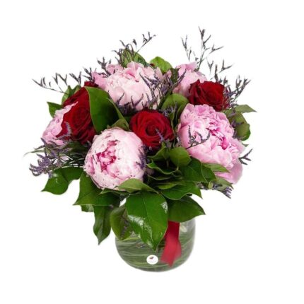 buchet-cu-bujori-roz-si-trandafiri-rosii-floral-studio-iasi