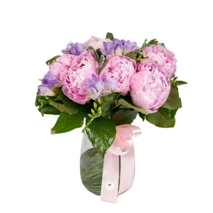 buchet-de-bujori-roz-si-frezii-mov-floral-studio-iasi