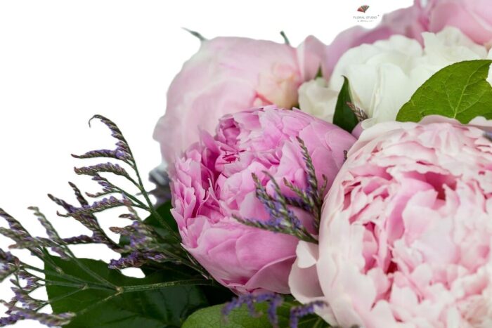 bujori-roz-si-hortensia-alba-floral-studio-iasi