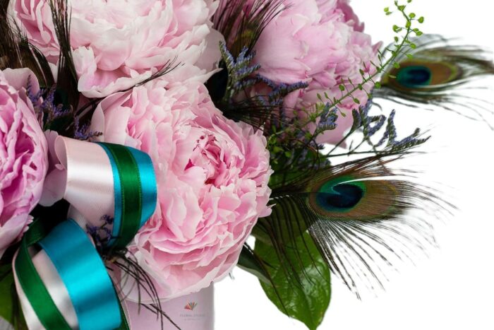 bujori-si-pene-paun-floral-studio-iasi