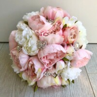 buchet-mireasa-bujori-albi-si-roz