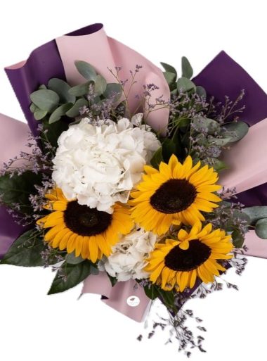 buchet-adiere-de-vara-cu-floarea-soarelui-hortensii-albe-limonium-eucalipt-floral-studio-iasi
