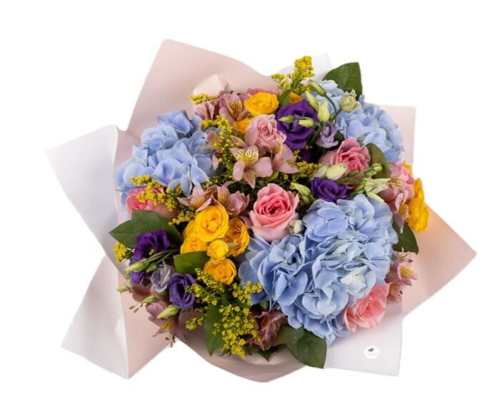 buchet-carusel-cu-hortensii-trandafiri-lisianthus-solidago-floral-studio-iasi
