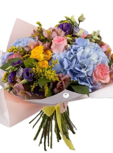 buchet-carusel-hortensii-trandafiri-lisianthus-solidago-floral-studio-iasi