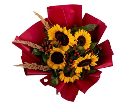 buchet-de-vara-cu-floarea-soarelui-pampas-hypericum-floral-studio-iasi