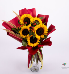 buchet-de-vara-floarea-soarelui-pampas-hypericum-floral-studio-iasi
