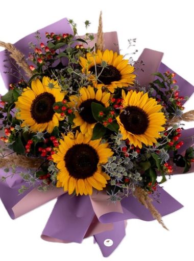 buchet-floral- zambet-de-vara-floarea-soarelui-hypericum-floral-studio-iasi
