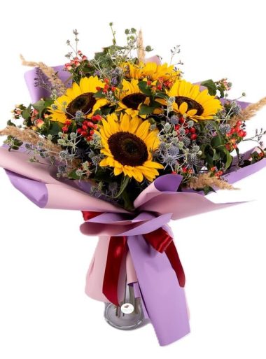 buchet-floral- zambet-de-vara-floarea-soarelui-si-hypericum-floral-studio-iasi