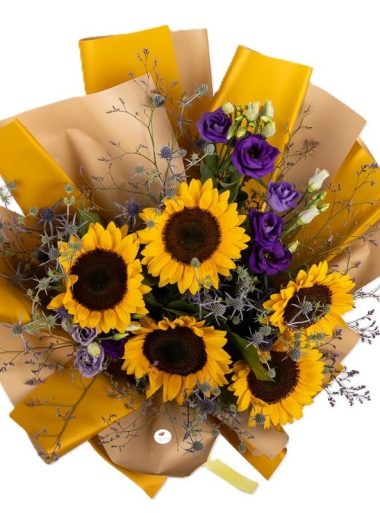 buchet-rasarit-purpuriu-cu-floarea-soarelui-lisianthus-mov-lionium-erygium-floral-studio-iasi