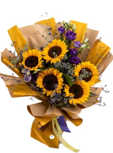 buchet-rasarit-purpuriu-floarea-soarelui-lisianthus-mov-lionium-erygium-floral-studio-iasi