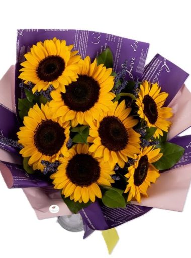 buchet-raza-de-soare-buchet-floarea-soarelui-lavanda-salal-floral-studio-iasi