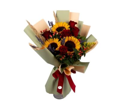buchet-vesel-de-vara-floarea-soarelui-trandafiri-rosii-hypericum-solidago-lavanda-floral-studio-iasi