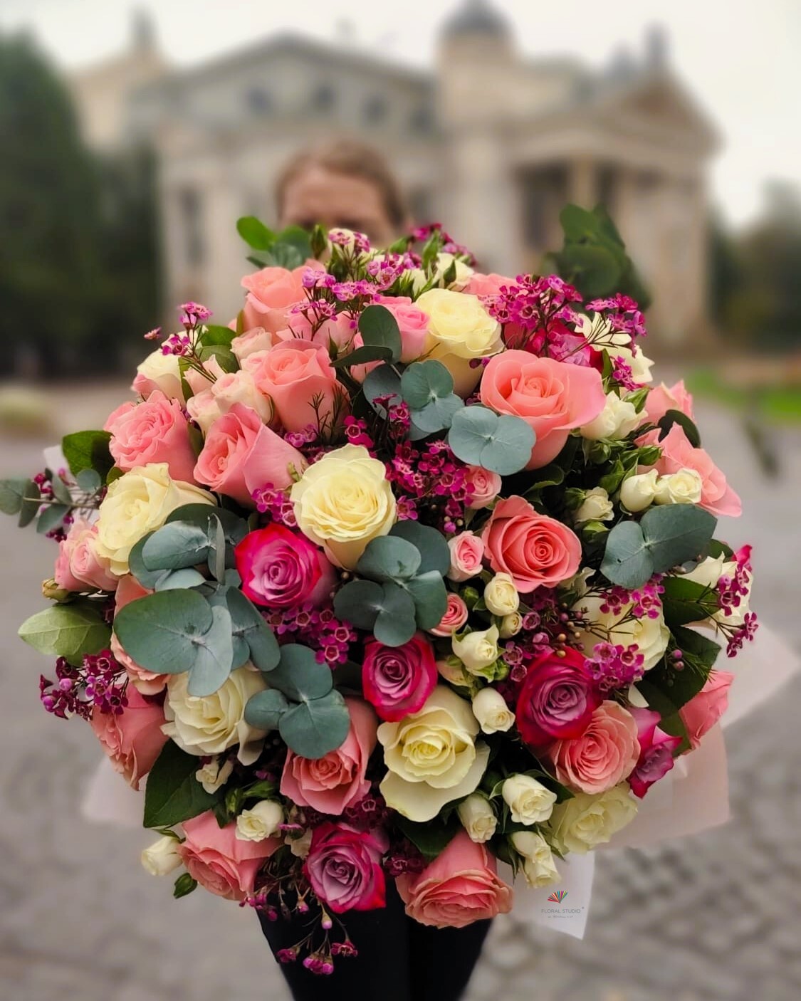 buchet-dolce-vita-trandafiri-colorati-floral-studio-iasi