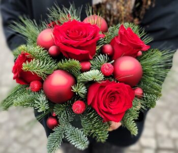 aranjament-craciun-elegant-trandafiri-rosii-floral-studio-iasi