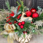 aranjament-de-craciun-cu-brad-si-ren-floral-studio-iasi