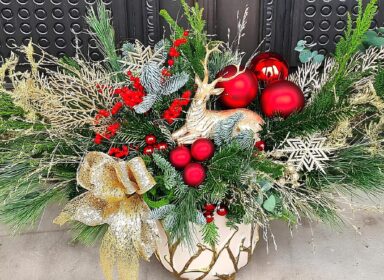 aranjament-de-craciun-cu-brad-si-ren-floral-studio-iasi
