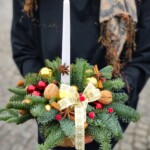 aranjament-de-craciun-cu-lumanare-si-nuci-floral-studio-iasi