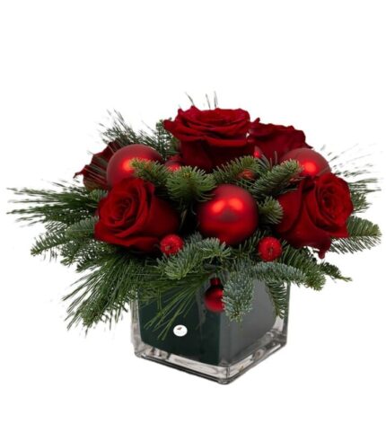 aranjament-de-craciun-cu-trandafiri-rosii-in-cub-de-sticla-floral-studio-iasi
