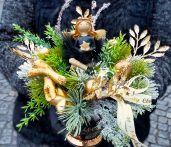 aranjament-pentru-masa-de-craciun-auriu-floral-studio-iasi