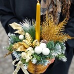 aranjament-pentru-masa-de-craciun-cu-lumanare-aurie-floral-studio-iasi