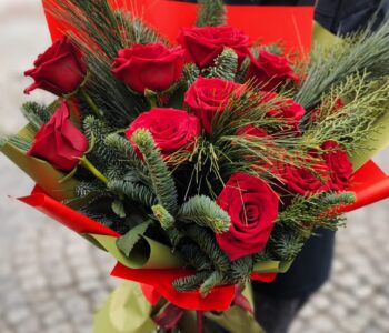 buchet-de-craciun-trandafiri-si-ilex-floral-studio-iasi