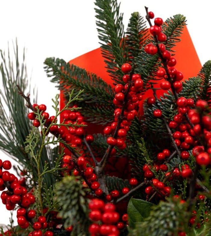 buchet-ilex-conifere-flori-iarna-floral-studio-iasi