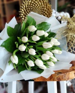 buchet-lalele-albe-elegante-floral-studio-iasi