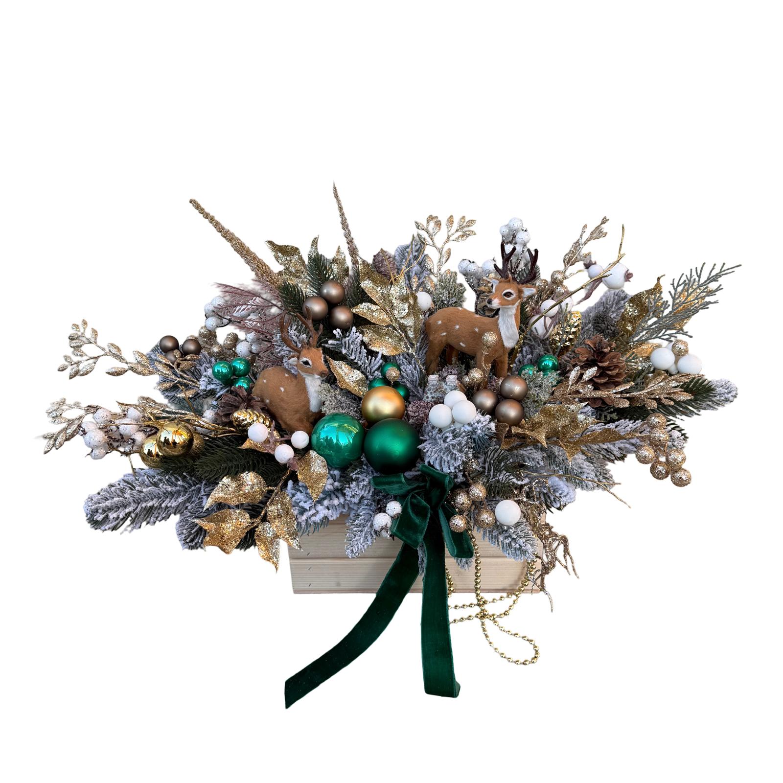 Aranjament în lădiță lemn verde-auriu cu brad artificial și accesorii Crăciun (1) Aranjament în lădiță lemn verde-auriu cu brad artificial și accesorii Crăciun - imagine 1