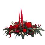 Aranjament pentru masa de Crăciun cu brad natural și globuri catifea