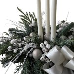 Aranjament pentru masa de Crăciun cu brad natural și lumânări - imagine 3