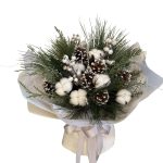 Buchet alb cu bumbac și conuri