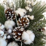 Buchet alb cu bumbac și conuri - imagine 3