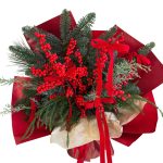 Buchet roșu cu Ilex și fundițe catifea - imagine 2