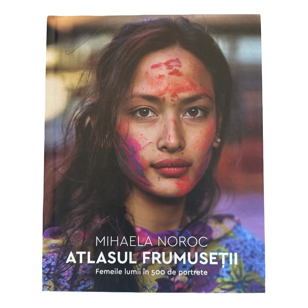 Screenshot Atlasul Frumuseții. Femeile lumii în 500 de portrete - imagine 1