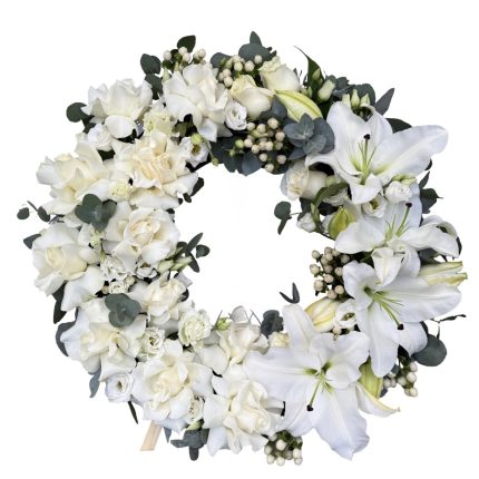 Coroană funerară cu crin, hypericum și trandafiri - Floral Studio Iași