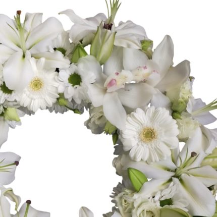Coroană funerară cu flori albe - coroane funerare Iași