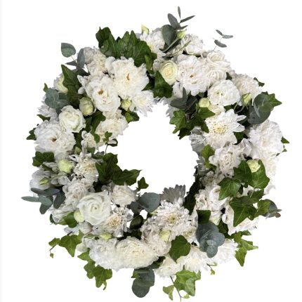 Coroană funerară cu lisianthus alb și crizanteme - Floral Studio Iași