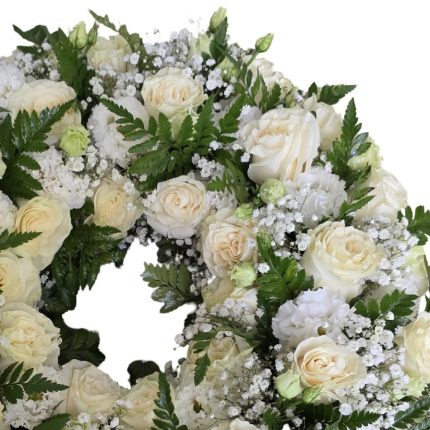 Coroană funerară cu trandafiri albi și lisianthus - coroane funerare Iași