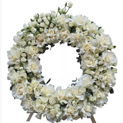 Coroană funerară cu trandafiri și minirosa albă - Floral Studio Iași