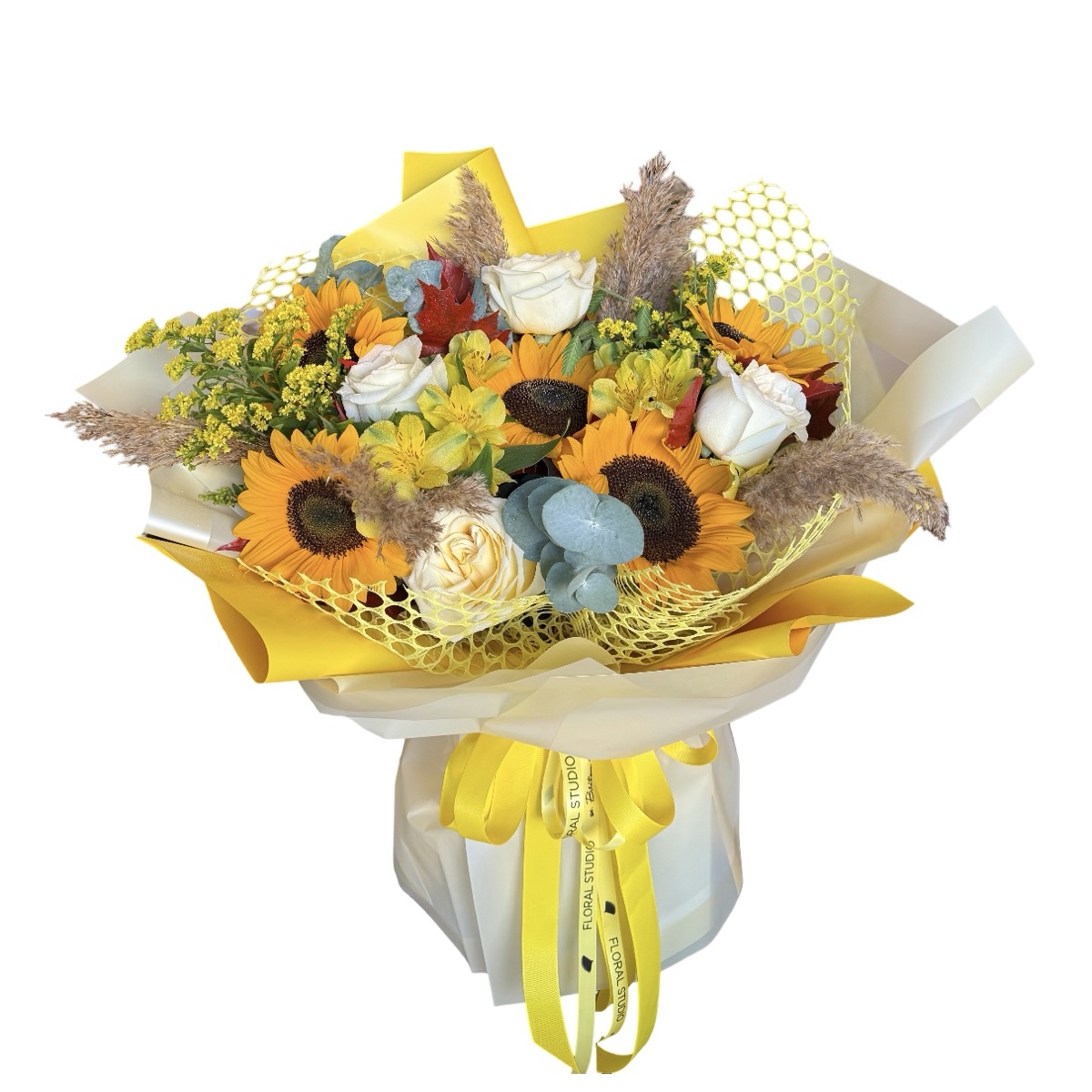 Buchet Sunshine & Pampas - Floral Studio Iași Buchet Sunshine & Pampas - Floral Studio Iași